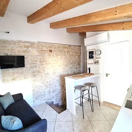 Stone House Mate דירה *