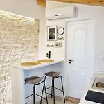 Apartment Stone House Mate