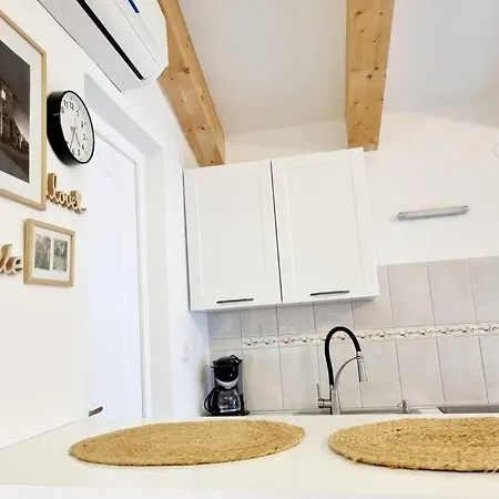 Stone House Mate Apartment