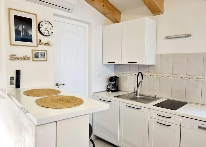 Stone House Mate Apartmán *